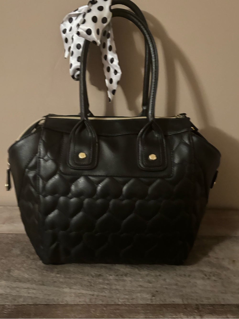 BETSEY JOHNSON BLACK QUILTED HEART SATCHEL - Picture 4 of 6